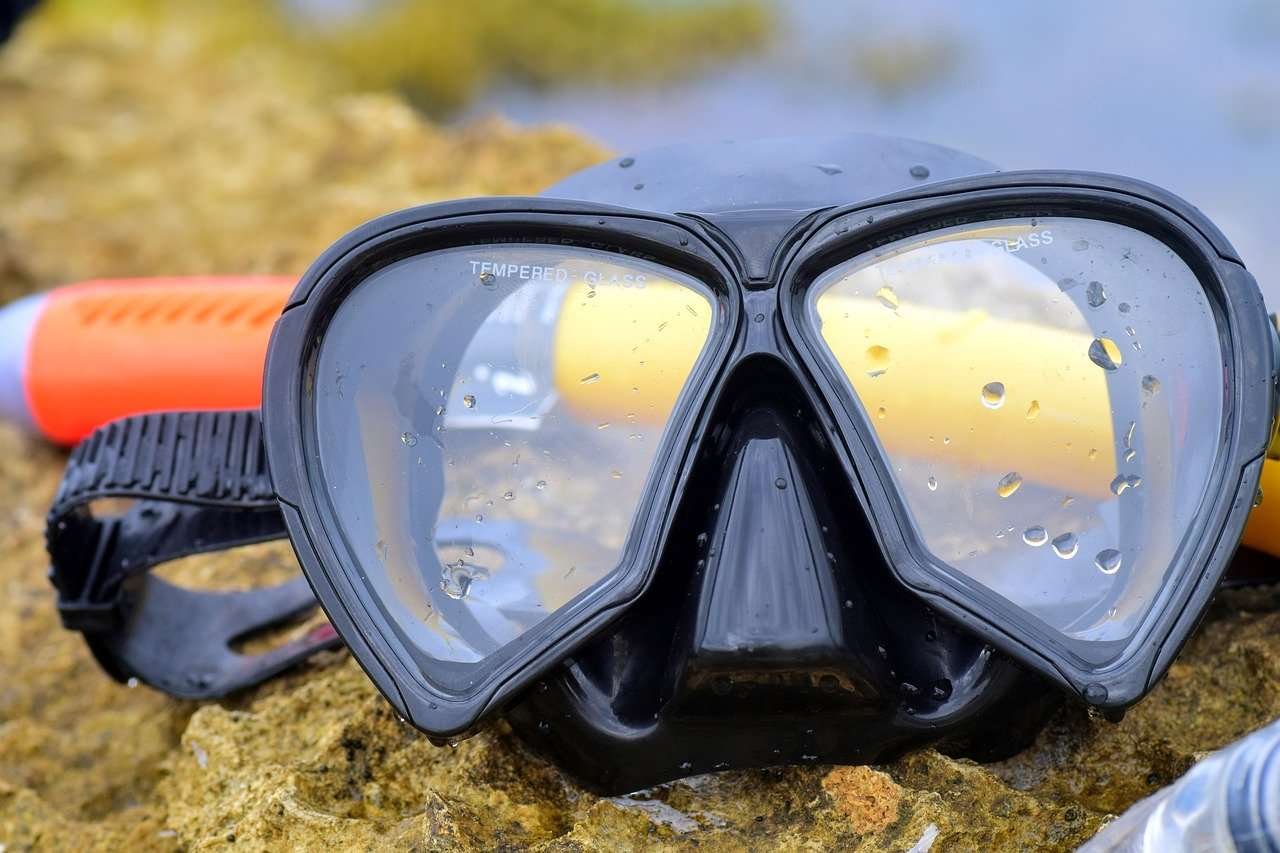 How to clean scuba diving mask